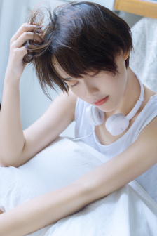 我让最想被拥抱的男人给威胁了